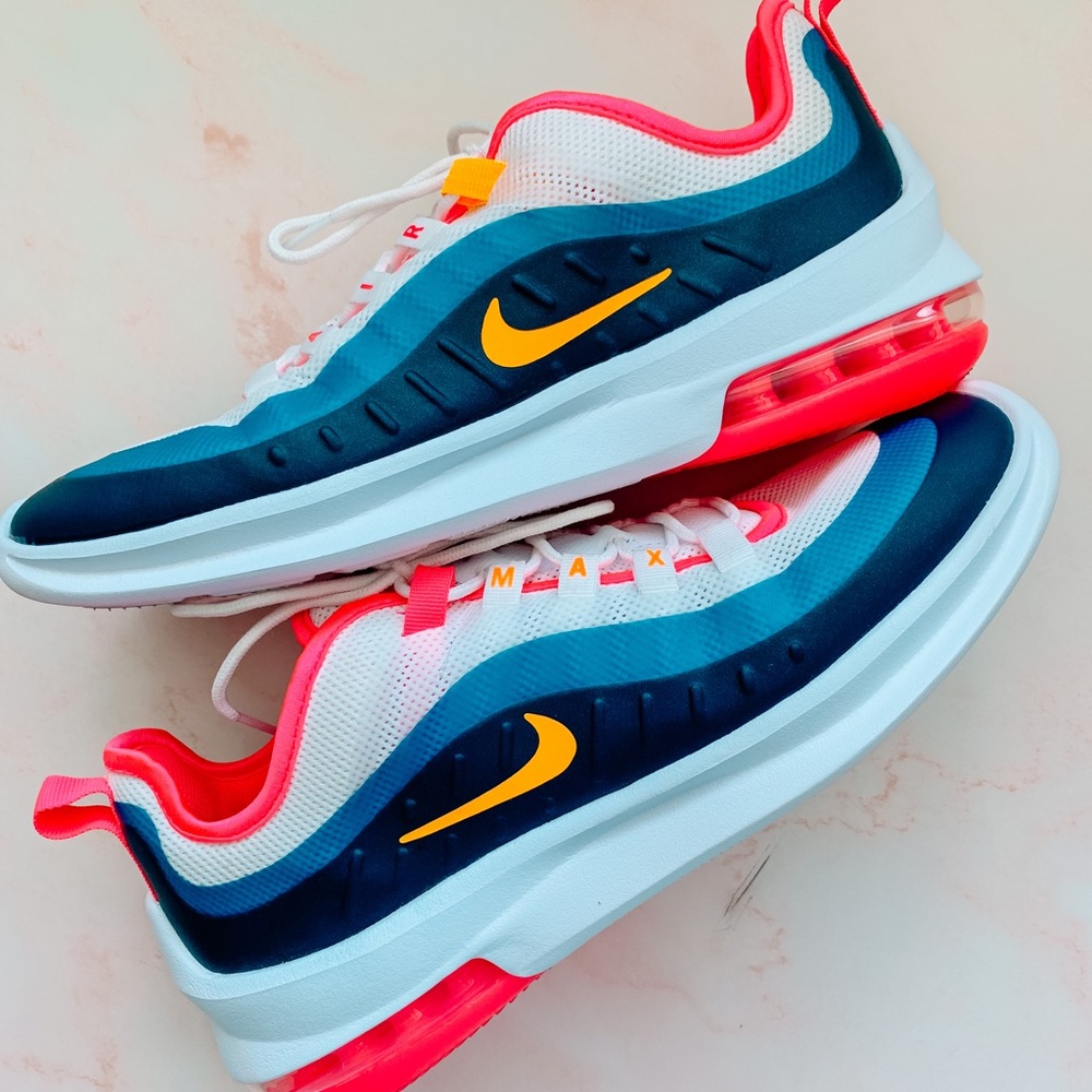 EUC Women’s size 10 Nike Air Max